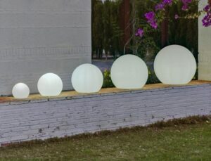 NEW GARDEN lampa ogrodowa BULY 40 SOLAR & BATTERY biała znajdziesz w ofercie sklepu internetowego plantip.pl