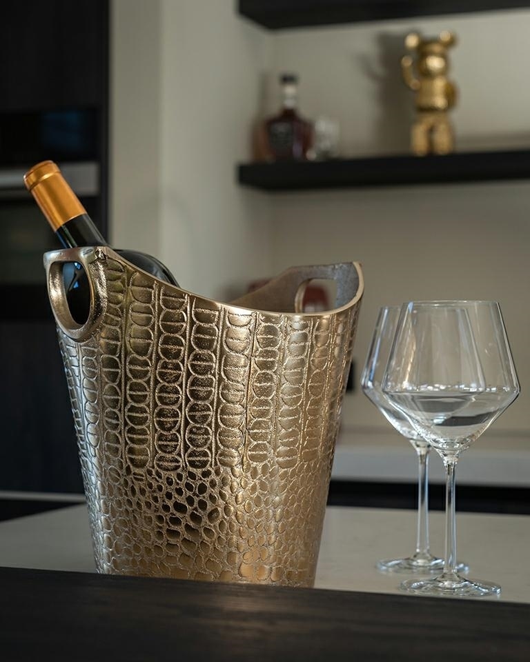 WI-0007_278365195_5411684015520113_1493427160995946281 RICHMOND chłodziarka ASHLY złoty znajdziesz w ofercie sklepu internetowego plantip.pl